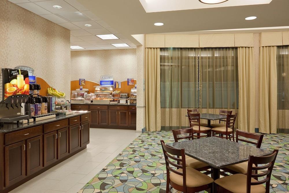 Comfort Inn & Suites Plainville-Foxboro Экстерьер фото