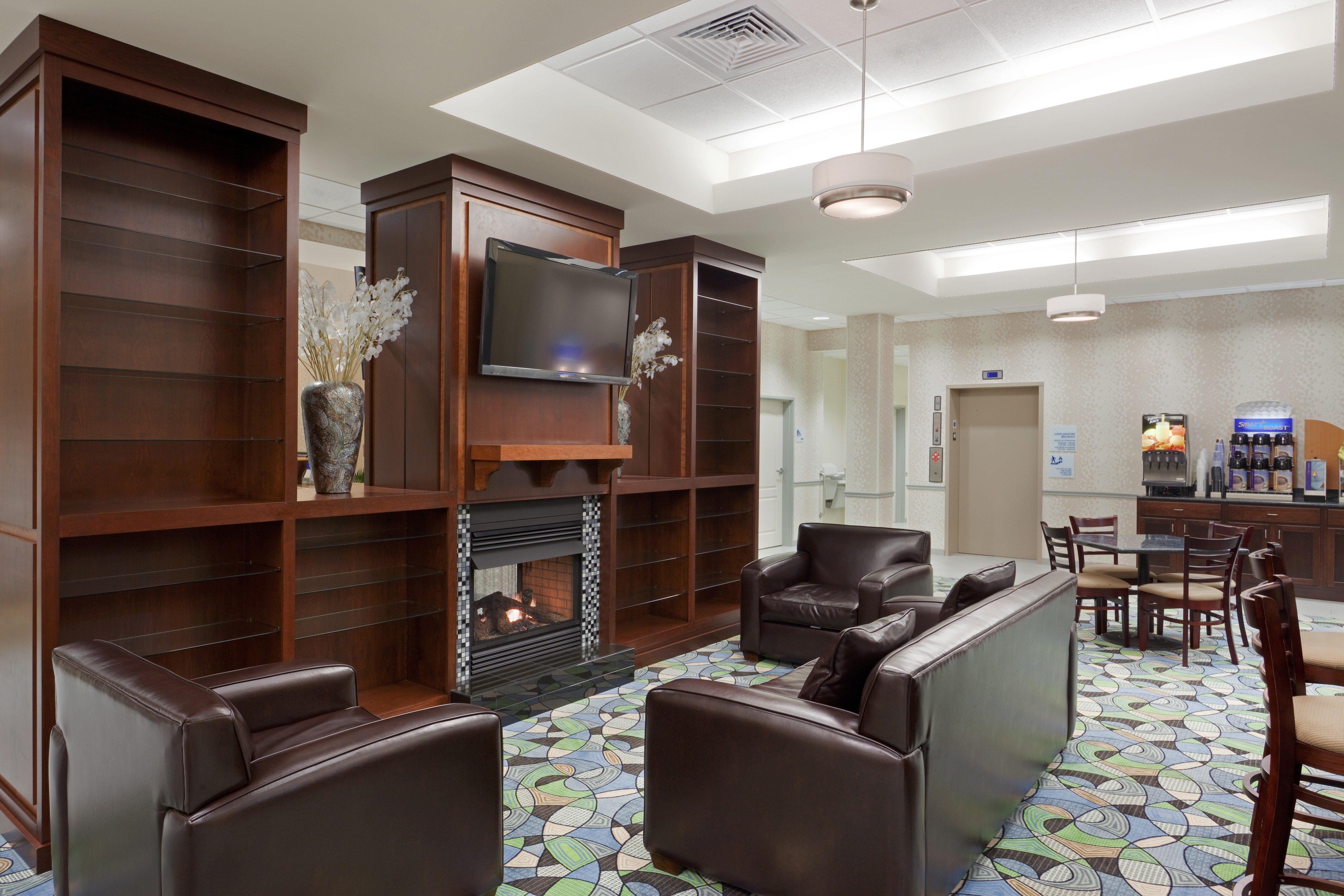 Comfort Inn & Suites Plainville-Foxboro Экстерьер фото